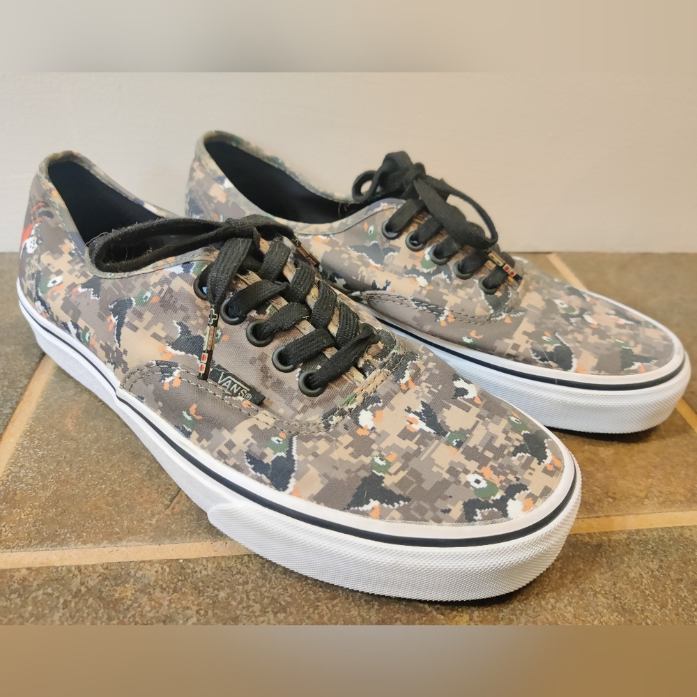 Classic Lace Up Vans In Nintendo Duck Hunt Print